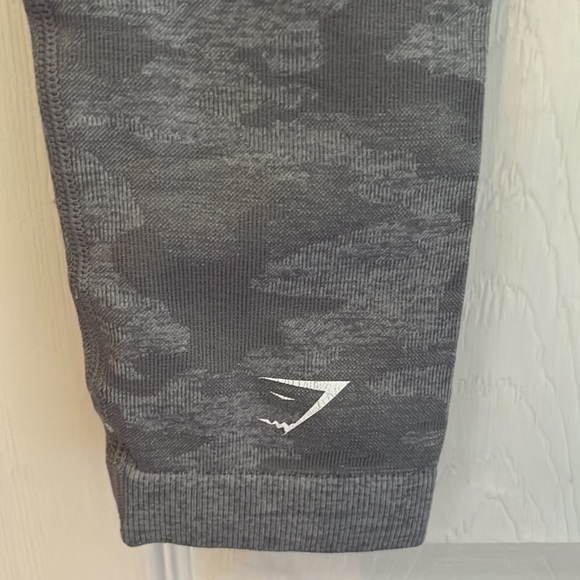 Gymshark Grey Camo Seamless Leggings with Butt Scrunch - Size S - Picture 4 of 5